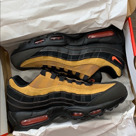 NIKE AIR MAX 95 ESSENTIAL men’s running shoes - Picture 2 of 16